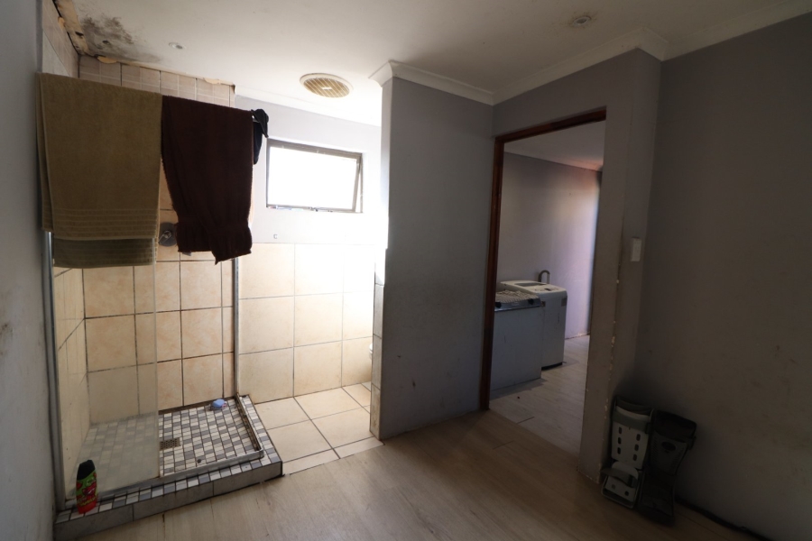 5 Bedroom Property for Sale in Churchill Estate Western Cape